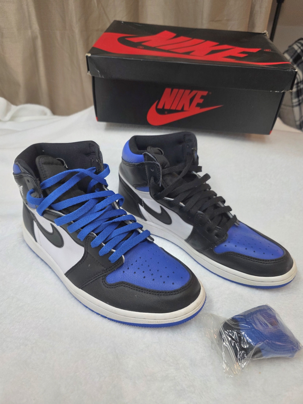 Mens Nike Air Jordan 1 High OG  Sneakers Black/White/Royal Blue ROYAL TOE